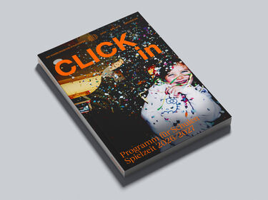 Mockup CLICK in Broschüre